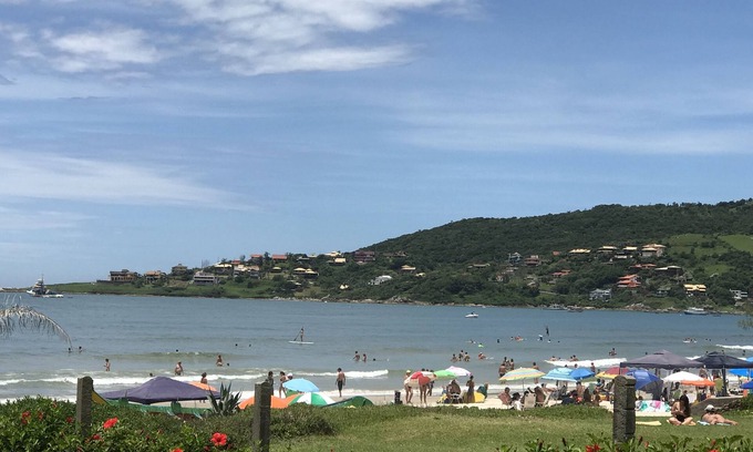 Morrinhos House | Wonderful beach house 50 meters from the sea in the central beach of Garopaba