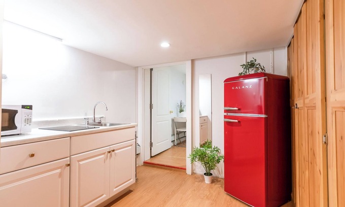 East Flushing Apartment | Wonderful Budget 2-3 Bedroom Apartment with Wi-Fi, AC in charming Queens