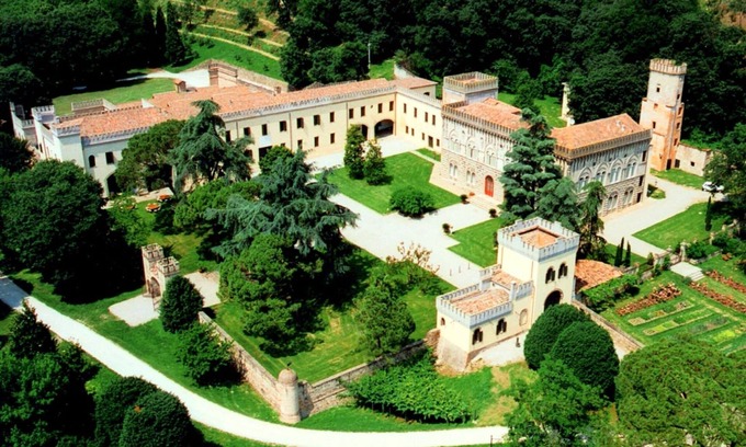 Monselice House | Wonderful Castle Near Padua