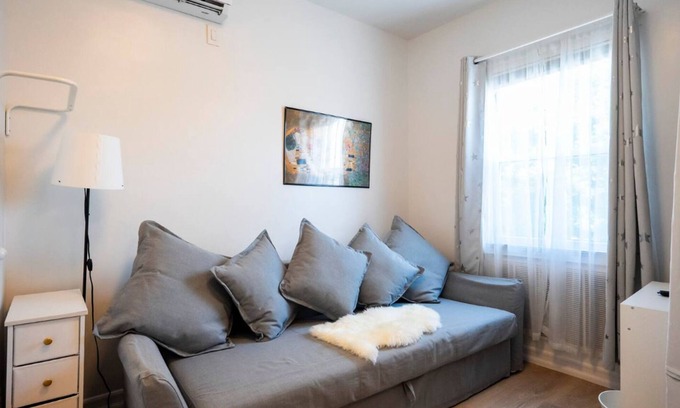 Queens Apartment | Wonderful Cozy Studio in Lovely Queens with AC, WiFi, Laundry and Parking