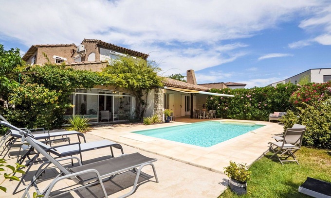 Morieres-les-Avignon Villa | Wonderful private villa for 6 guests with A/C, WIFI, private pool, TV, terrace and parking