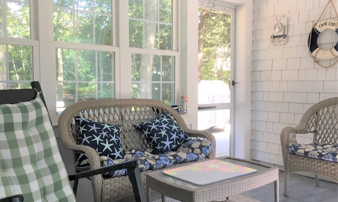 Harwich House | Wonderful freestanding 2BR residence in Harwich with large, enclosed yard near Thompson park.