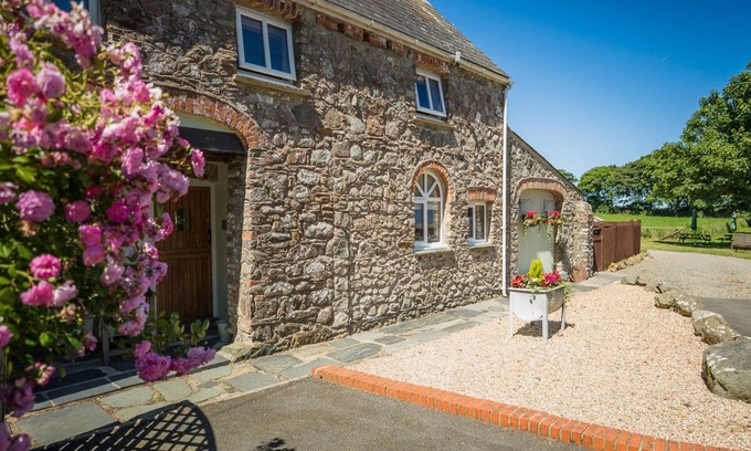 Haverfordwest Cottage | Wonderful holiday cottage, peaceful location with indoor heated swimming pool