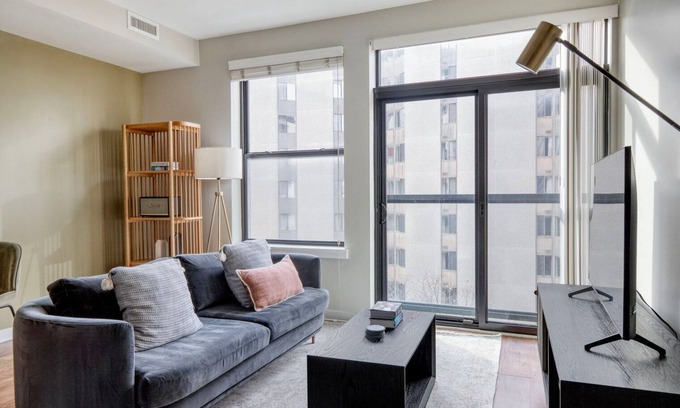 Mount Vernon Triangle Apartment | Wonderful Mount Vernon 1BR w/Pet Washing & Bike Storage, by Blueground