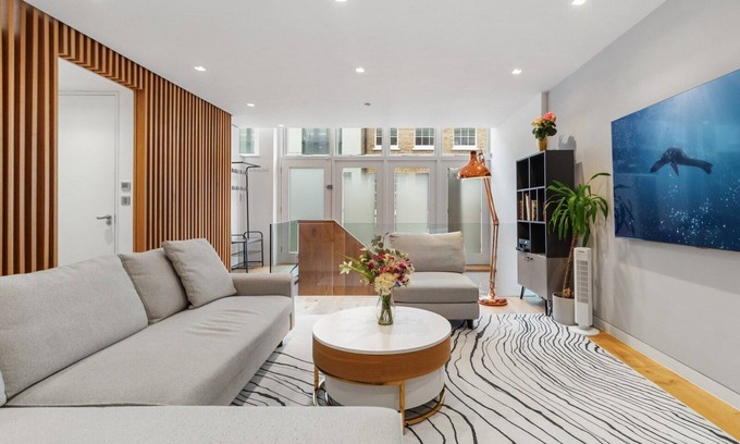 Lancaster Gate Apartment | Wonderful Notting Hill Mews House for 3, nr Hyde Park