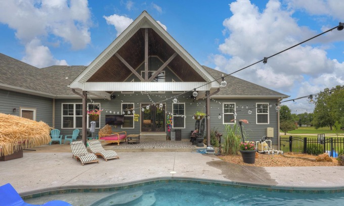Crestline House | Wonderful Pool Oasis, 5BD&LOFT/3.5Bth