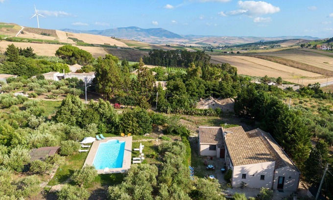 Buseto Palizzolo Villa | Wonderful private villa for 10 people with WIFI, private pool, TV, terrace, pets allowed and par.
