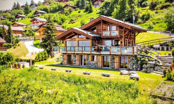 Saint-Pierre-de-Clages House | Wonderful private villa for 8 guests with WIFI, hot tub, TV, terrace, pets allowed and parking