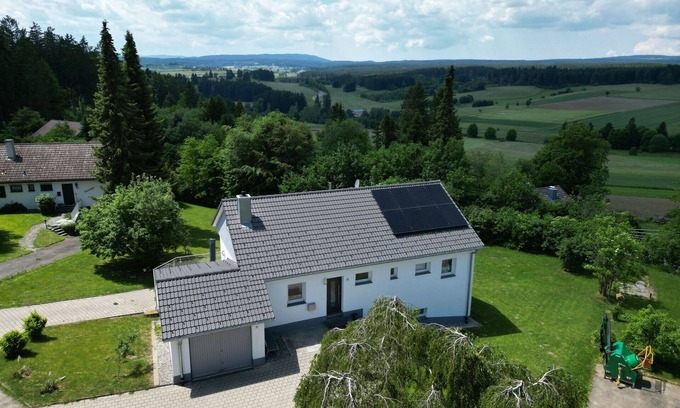 Loffingen House | Wonderful private villa with WIFI, TV, terrace, pets allowed, panoramic view and parking