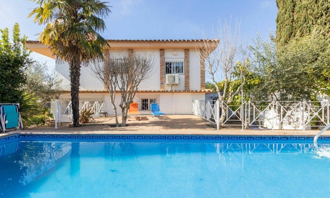 Tamarit House | Wonderful private villa with A/C, private pool, WIFI, TV, balcony, pets allowed and parking