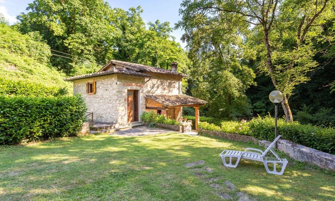 Molezzano Villa | Wonderful private villa for 4 people with WIFI, TV, patio, pets allowed and parking