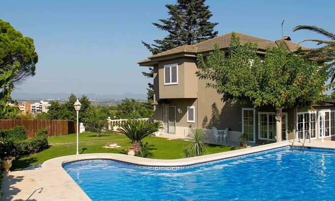 Alcover House | Wonderful private villa for 13 guests with A/C, private pool, WIFI, TV, patio and parking