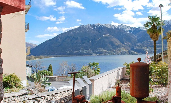 Minusio House | Wonderful private villa with A/C, WIFI, TV, patio, pets allowed, panoramic view and parking