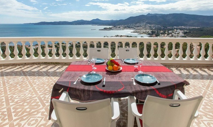 Llanca House | Wonderful private villa for 4 people with TV, terrace, panoramic view and parking