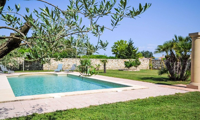 Mons House | Wonderful private villa for 7 guests with A/C, WIFI, pool, TV, patio and parking