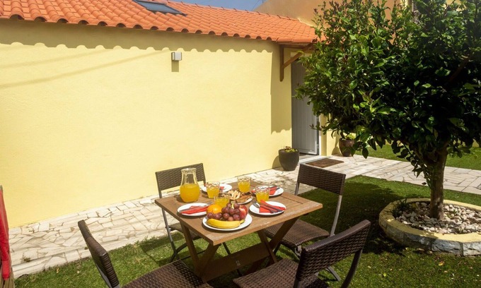 Linho Villa | Wonderful private villa for 4 guests with A/C, WIFI, TV and terrace