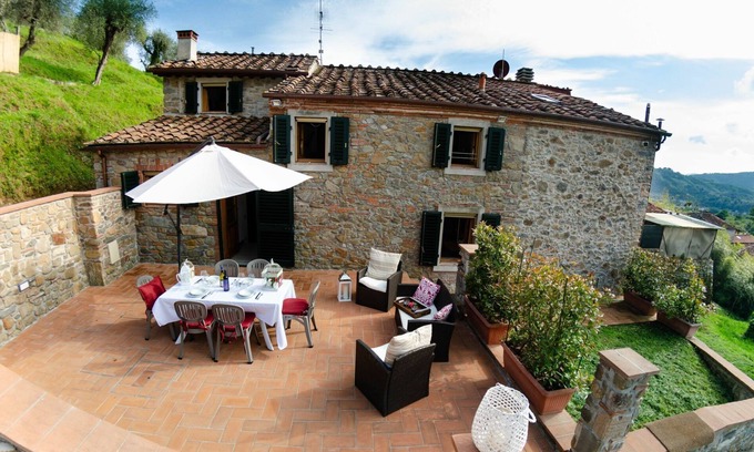 Nozanno Villa | Wonderful private villa with A/C, internet, private pool, TV, terrace, pets allowed, close to Lucca