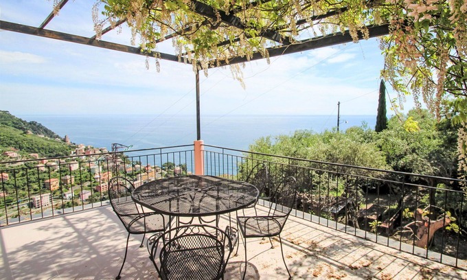 Zoagli House | Wonderful private villa for 4 people with A/C, TV, terrace, pets allowed and parking