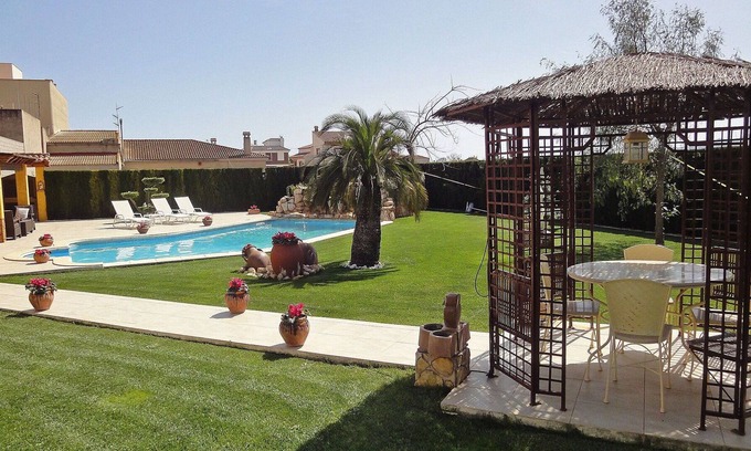 L'Aldea House | Wonderful private villa with hot tub, A/C, WIFI, private pool, TV, patio and pets allowed