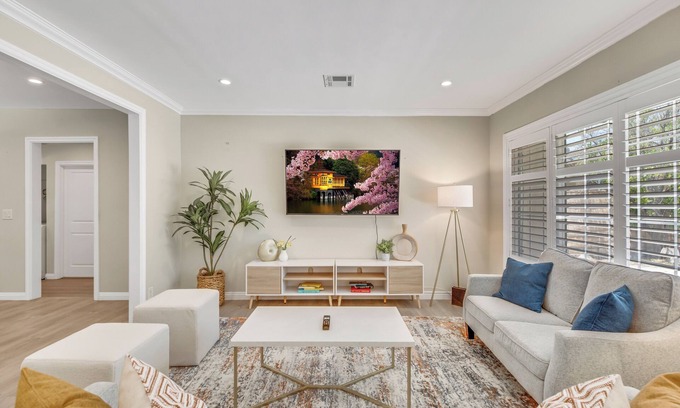 Monrovia House | Wonderful Professionally Designed Beautiful Homenn