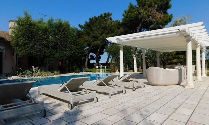 Isola Albarella Villa | Wonderful villa with swimming pool on Albarella