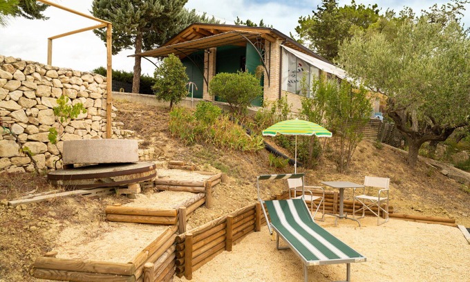 Citta Sant'Angelo Villa | Wonderful villa with WIFI, A/C, hot tub, patio, pets allowed, panoramic view and parking