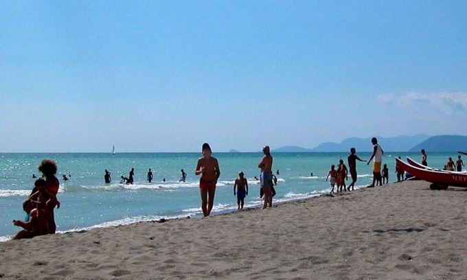 Ronchi Villa | Wonderful villa for 6 guests with WIFI, TV, terrace and parking, close to Forte Dei Marmi