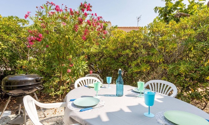 Saint-Hippolyte House | Wonderful villa for 4 guests with WIFI, TV and parking