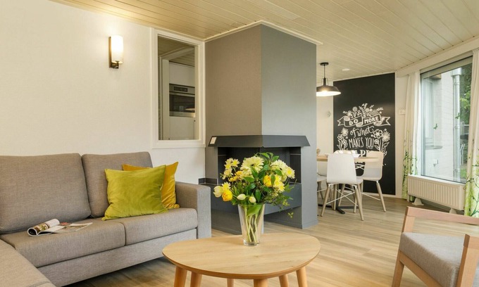 Zeewolde House | Wonderful villa for 6 people with WIFI, pool, TV, terrace and parking