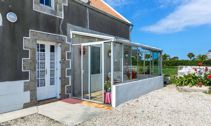 Plouescat House | Wonderful villa for 4 guests with WIFI, TV, pets allowed and parking