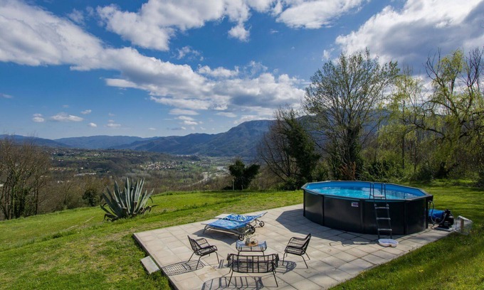 Mologno House | Wonderful villa for 4 guests with WIFI, private pool, TV, patio, pets allowed and parking