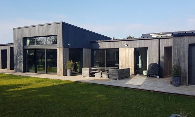 Piriac-sur-Mer House | Wood and light house by the sea