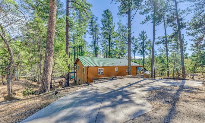 Ruidoso Cabin | Wood Cabin, Full Amenities, Family Friendly and wifi access