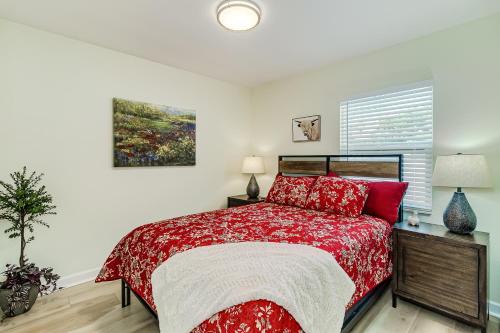 Lakeland House | Wood Circle Art Deco Home near Disney and I4