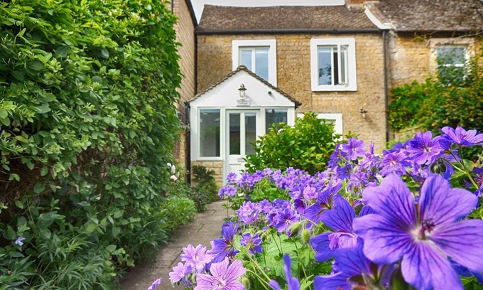 Bourton Cottage | Woodbine Cotswold Cottage