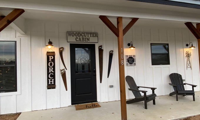 Caldwell Cabin | Woodcutter Cabin at Copperas Creek with Fenced Yard