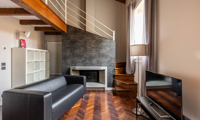 Historic Center Apartment | Wooden design apartment by Wonderful Italy
