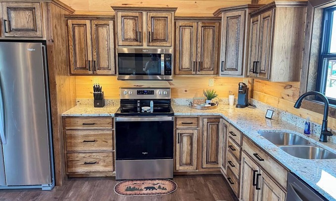 Van Buren Cabin | Woodhaven Hideaway! Beautiful cabin located in Van Buren, view of Current River.