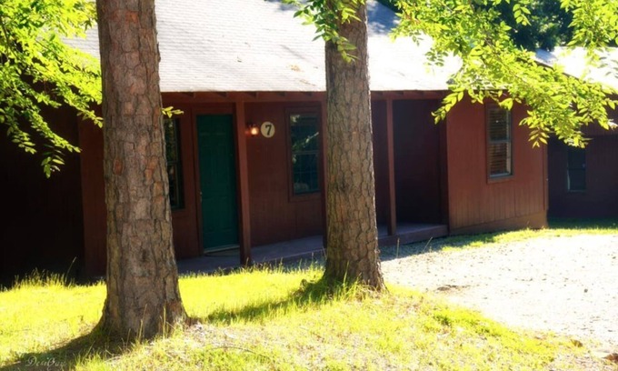 Octavia Cottage | Woodland Cabin near Boat Ramp