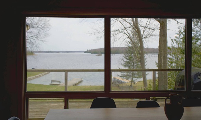Trent Lakes Cottage | Woodland Hideaway! Relaxing Waterfront View. Sleeps 10
