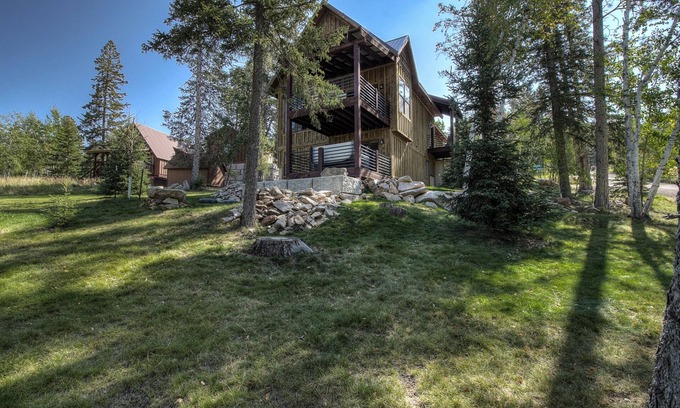 Lead House | Woodland lodge 1/4 mile from Terry Peak with private hot tub, firepit, fireplace