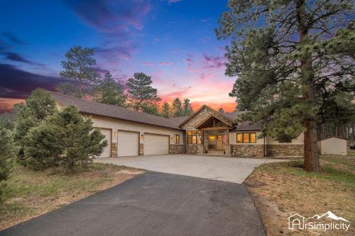 Perry Park House | Woodland Retreat 1 Acre Game Area Huge Yard