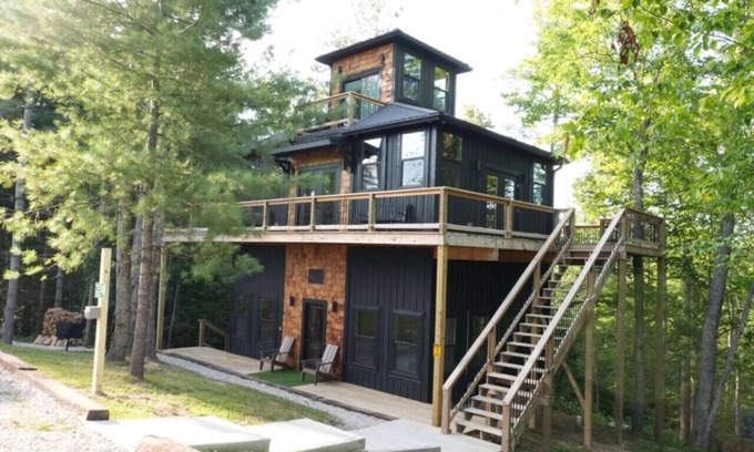Campton Apartment | Woodland Watchtower