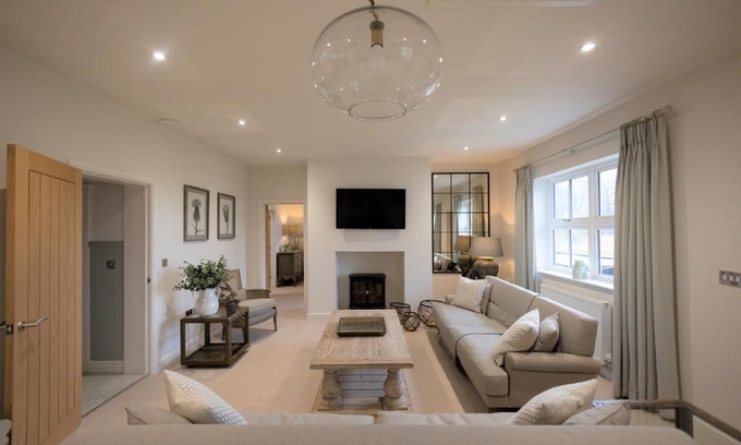 Billingham House | Woodlands Cottage, Wynyard Hall