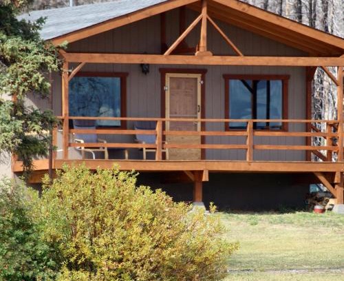 Chilanko Forks Resort | Woodlands fishin resort