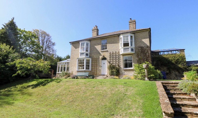 Freshwater Cottage | WOODLANDS, pet friendly, character holiday cottage in Freshwater