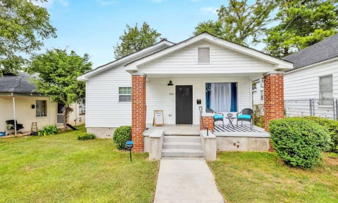 Crestline Heights House | Woodlawn's Vibrancy: 3 Min To Birmingham Airport