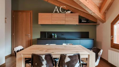 Temu Apartment | Woodpecker's Chalet