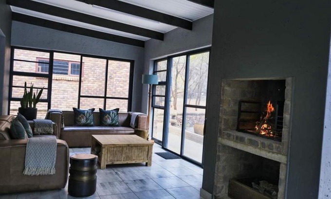 Leeupoort Villa | Woodpecker Villa Guesthouse