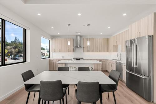 Redwood City Apartment | Woodside Condos unit 914